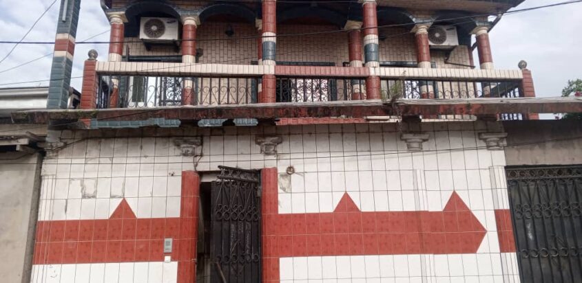 Duplex R+1 en vente à bas prix au quartier Dakar (Soboum) à Douala